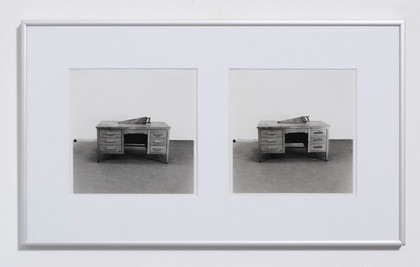 Cutting edge down/up - William Wegman - 1970
