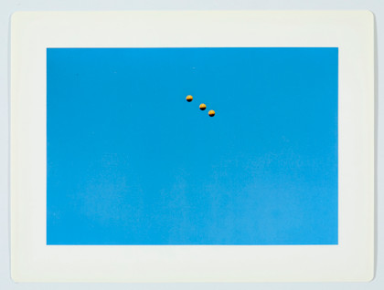 Throwing three balls in the air to get a straight line (best of thirty-six attemps) - John Baldessari - 1973