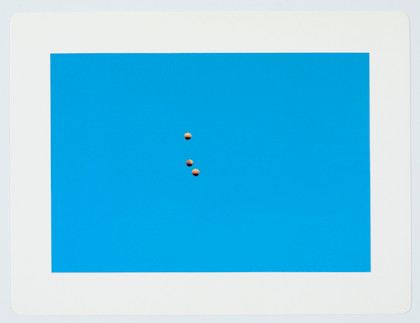 Throwing three balls in the air to get a straight line (best of thirty-six attemps) - John Baldessari - 1973
